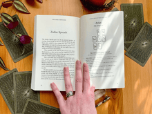 Load image into Gallery viewer, Fifth Spirit Tarot Guidebook - Zodiac Spreads