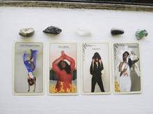 Load image into Gallery viewer, Melanade Stand Tarot - Spread with Crystals