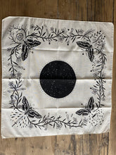 Load image into Gallery viewer, Sasuraibito Tarot Cloth on Table
